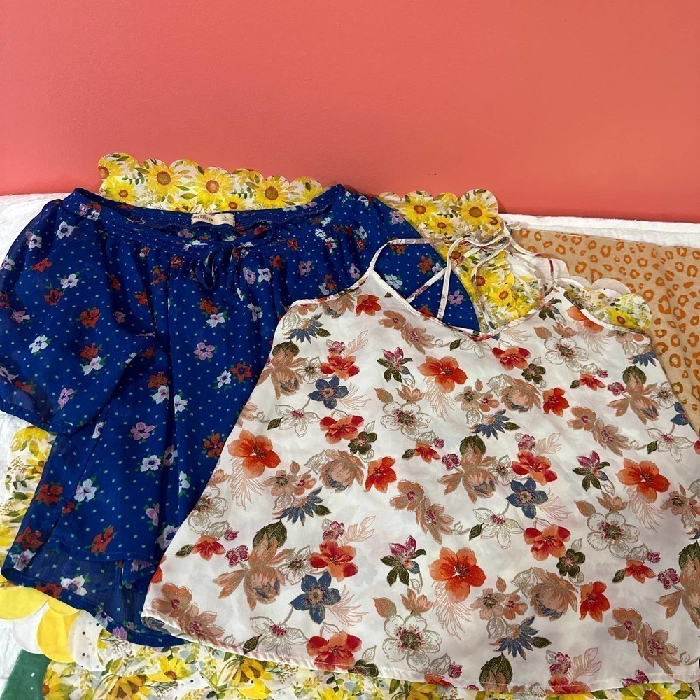 Hollister blouse bundle —size small